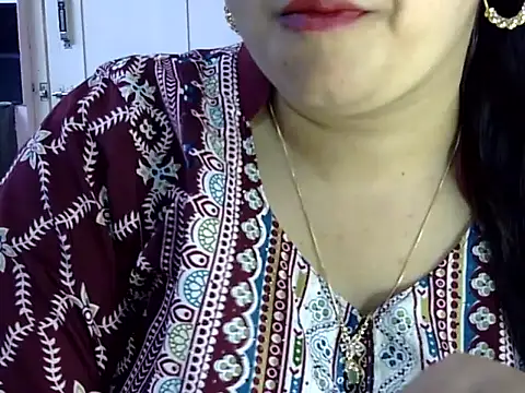 Snapshot of Cute_Aliyaa chatting on June 20, 12:54 pm Cute Aliyaa online show from June 20, 12:54 pm