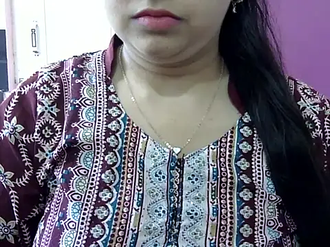 Cute Aliyaa online show from April 15, 8:42 am