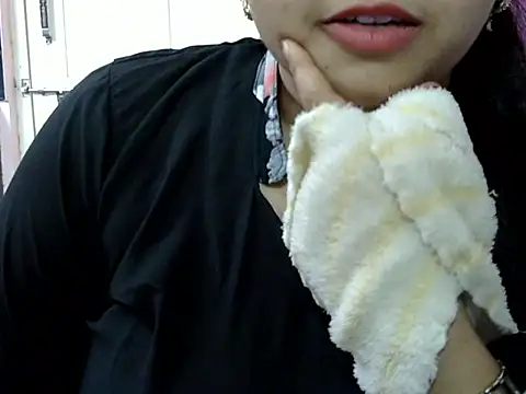 Cute Aliyaa online show from April 21, 12:56 pm