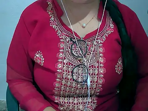 Cute Aliyaa online show from March 19, 9:42 am