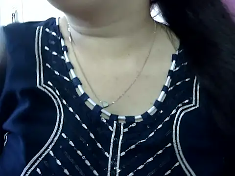 Snapshot of Cute_Aliyaa chatting on May 8, 10:30 am Cute Aliyaa online show from May 8, 10:30 am