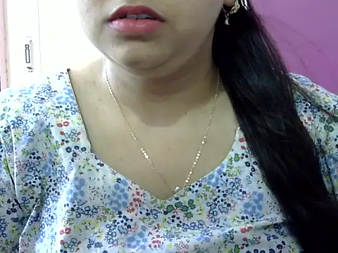 Cute Aliyaa online show from April 12, 7:55 am