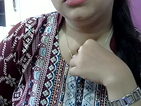 Snapshot of Cute_Aliyaa chatting on April 22, 12:34 pm Cute Aliyaa online show from April 22, 12:34 pm