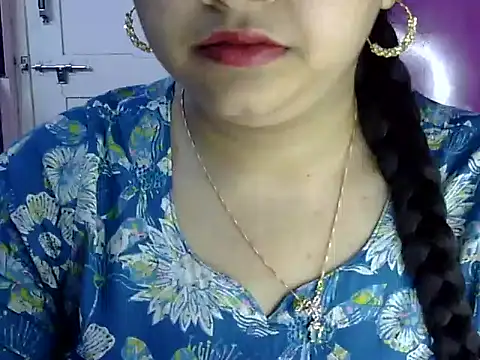 Snapshot of Cute_Aliyaa chatting on June 22, 1:08 pm Cute Aliyaa online show from June 22, 1:08 pm