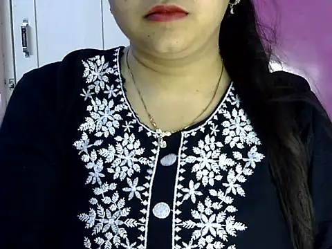 Snapshot of Cute_Aliyaa chatting on May 21, 1:52 pm Cute Aliyaa online show from May 21, 1:52 pm