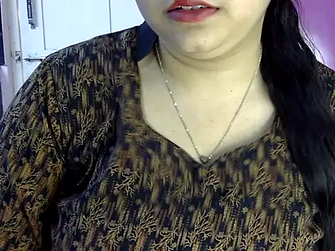 Snapshot of Cute_Aliyaa chatting on June 3, 12:06 pm Cute Aliyaa online show from June 3, 12:06 pm