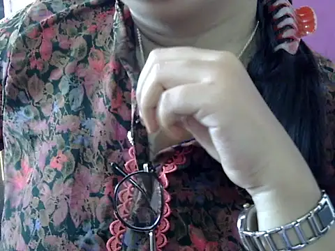 Cute Aliyaa online show from April 1, 9:43 am