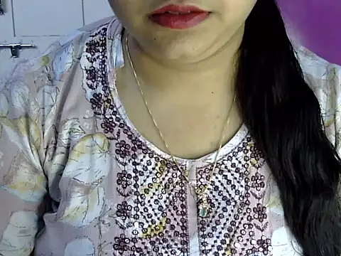 Snapshot of Cute_Aliyaa chatting on June 18, 1:27 pm Cute Aliyaa online show from June 18, 1:27 pm