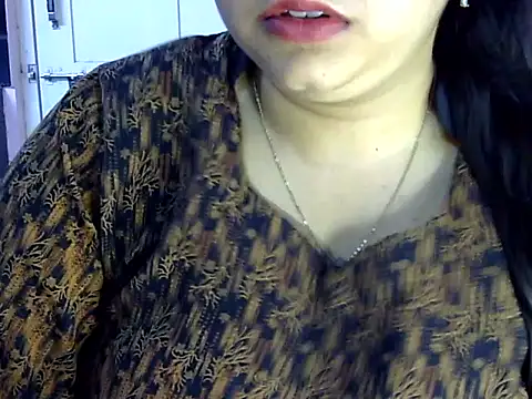 Snapshot of Cute_Aliyaa chatting on June 3, 2:33 pm Cute Aliyaa online show from June 3, 2:33 pm