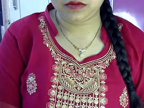 Snapshot of Cute_Aliyaa chatting on May 23, 10:58 am Cute Aliyaa online show from May 23, 10:58 am
