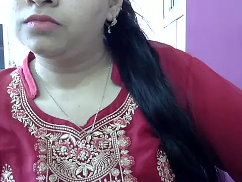 Cute Aliyaa online show from April 17, 9:45 am