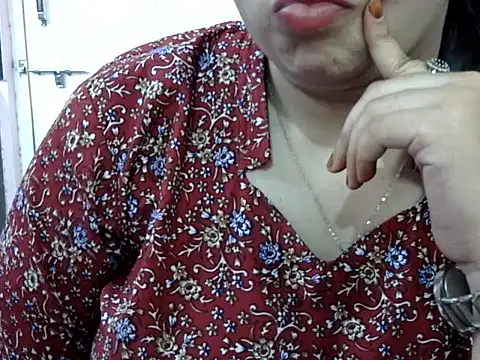 Snapshot of Cute_Aliyaa chatting on May 19, 1:40 pm Cute Aliyaa online show from May 19, 1:40 pm