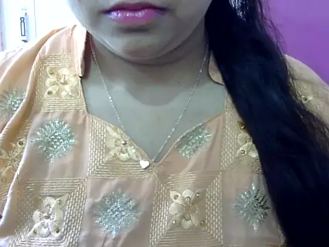 Cute Aliyaa online show from April 3, 9:49 am