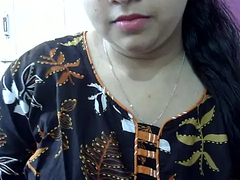 Snapshot of Cute_Aliyaa chatting on April 24, 10:17 am Cute Aliyaa online show from April 24, 10:17 am