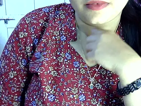 Snapshot of Cute_Aliyaa chatting on June 16, 1:44 pm Cute Aliyaa online show from June 16, 1:44 pm