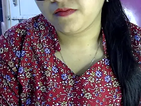 Snapshot of Cute_Aliyaa chatting on June 2, 12:16 pm Cute Aliyaa online show from June 2, 12:16 pm
