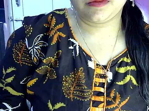 Snapshot of Cute_Aliyaa chatting on June 7, 1:38 pm Cute Aliyaa online show from June 7, 1:38 pm