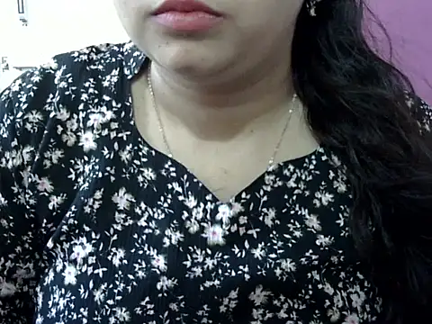 Snapshot of Cute_Aliyaa chatting on May 5, 12:08 pm Cute Aliyaa online show from May 5, 12:08 pm