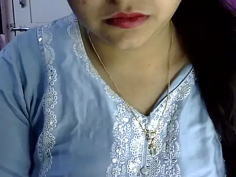 Snapshot of Cute_Aliyaa chatting on June 4, 1:38 pm Cute Aliyaa online show from June 4, 1:38 pm