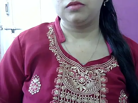 Snapshot of Cute_Aliyaa chatting on May 3, 10:20 am Cute Aliyaa online show from May 3, 10:20 am