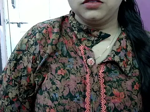 Snapshot of Cute_Aliyaa chatting on May 20, 2:03 pm Cute Aliyaa online show from May 20, 2:03 pm