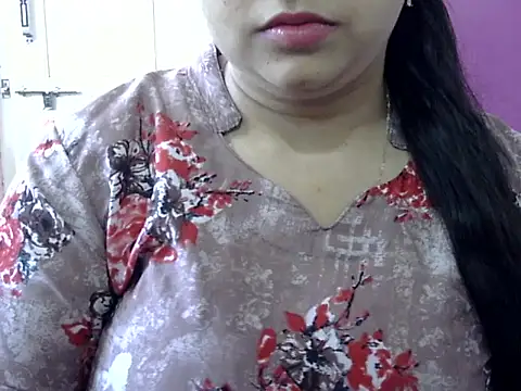 Snapshot of Cute_Aliyaa chatting on May 4, 10:40 am Cute Aliyaa online show from May 4, 10:40 am