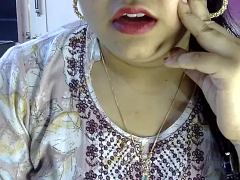 Snapshot of Cute_Aliyaa chatting on June 21, 11:05 am Cute Aliyaa online show from June 21, 11:05 am
