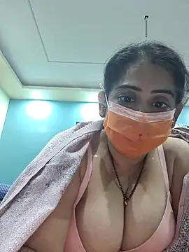 Snapshot of diyam4002 chatting on February 14, 9:09 am diyam4002 online show from February 14, 9:09 am