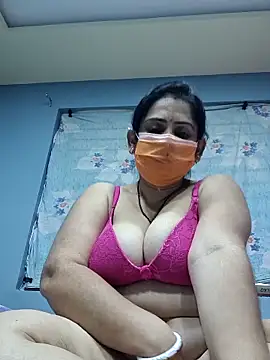 Snapshot of diyam4002 chatting on February 15, 7:51 am diyam4002 online show from February 15, 7:51 am