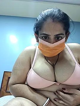 Snapshot of diyam4002 chatting on February 6, 2:13 pm diyam4002 online show from February 6, 2:13 pm