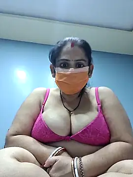 Snapshot of diyam4002 chatting on February 8, 8:17 pm diyam4002 online show from February 8, 8:17 pm