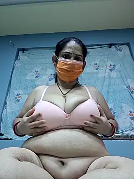 Snapshot of diyam4002 chatting on February 20, 9:33 am diyam4002 online show from February 20, 9:33 am