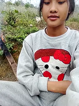 Snapshot of Hoa-tuylip chatting on February 3, 7:02 am Hoa-tuylip online show from February 3, 7:02 am