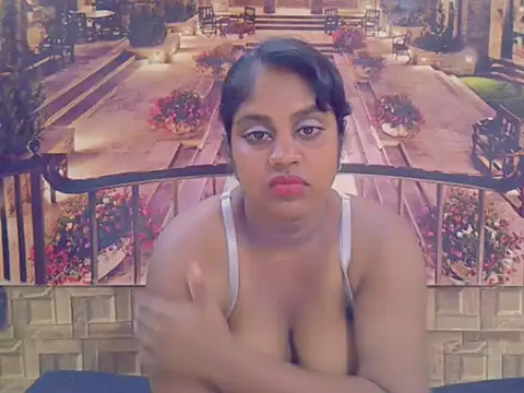 Snapshot of IndianDiva27 chatting on February 2, 6:01 am IndianDiva27 online show from February 2, 6:01 am