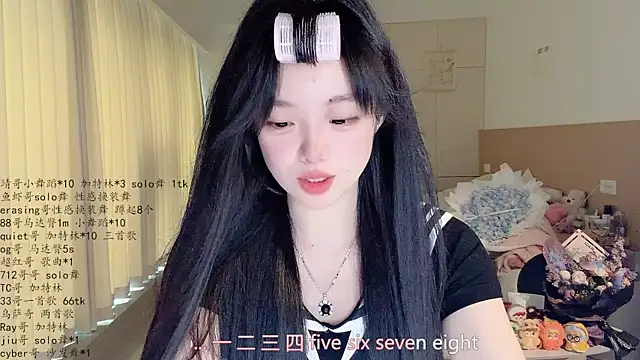 LovelyXiaoYi online show from April 30, 1:56 am