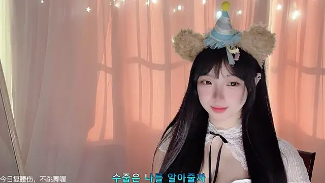 LovelyXiaoYi online show from February 12, 12:54 am