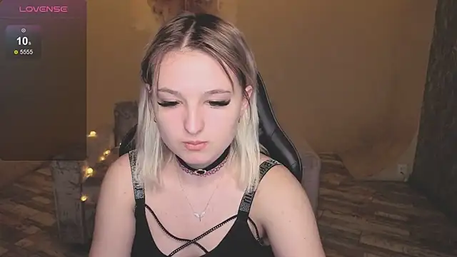 Snapshot of grase_neon chatting on February 11, 10:15 am grase neon online show from February 11, 10:15 am