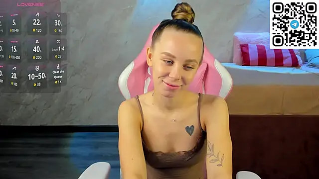 Snapshot of Tesssa_Young chatting on February 7, 12:51 am Tesssa Young online show from February 7, 12:51 am