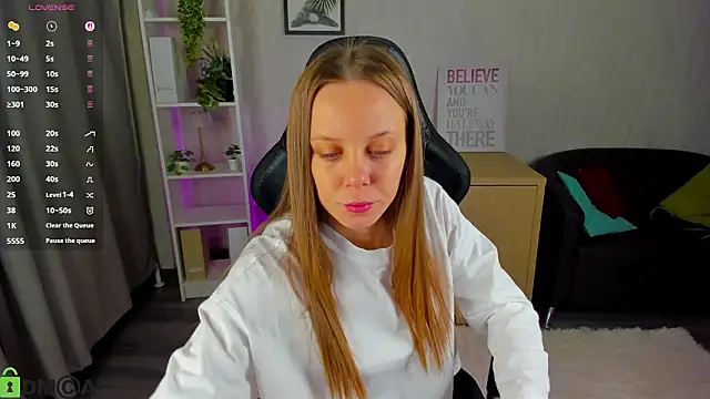 Snapshot of Tesssa_Young chatting on February 22, 12:46 am Tesssa Young online show from February 22, 12:46 am