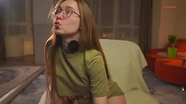 SharaNewbern online show from March 7, 3:06 pm