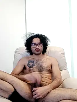 Snapshot of Batou1683 chatting on February 23, 1:44 pm Batou1683 online show from February 23, 1:44 pm