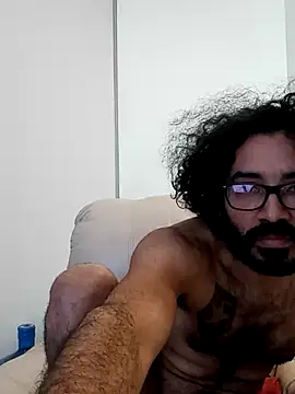 Snapshot of Batou1683 chatting on February 14, 2:06 pm Batou1683 online show from February 14, 2:06 pm