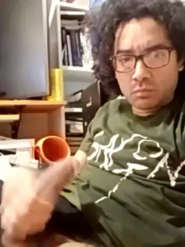 Snapshot of Batou1683 chatting on February 19, 12:51 am Batou1683 online show from February 19, 12:51 am