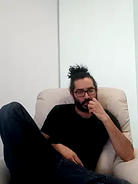 Snapshot of Batou1683 chatting on February 6, 1:07 pm Batou1683 online show from February 6, 1:07 pm