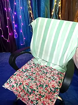 alinaarora online show from April 16, 9:39 pm