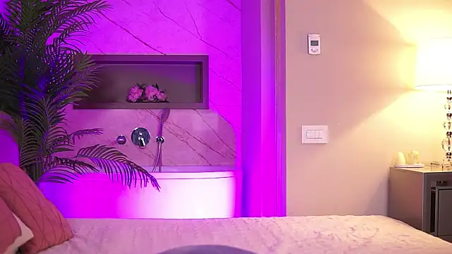 Snapshot of BiancaCain chatting on June 24, 5:44 pm BiancaCain online show from June 24, 5:44 pm