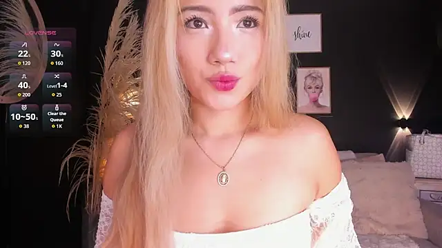Isa cortes  online show from May 21, 1:30 pm
