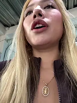 Isa cortes  online show from April 22, 1:51 pm
