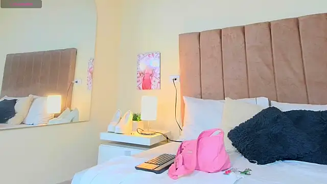 LANA LARSEN online show from April 24, 11:45 am