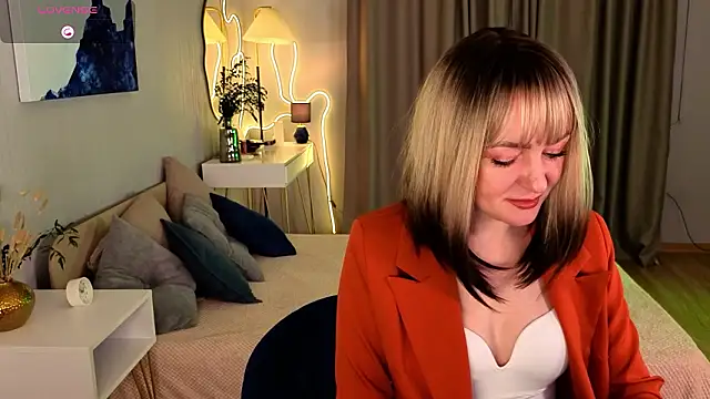 Oliiviaa  online show from February 27, 8:14 am